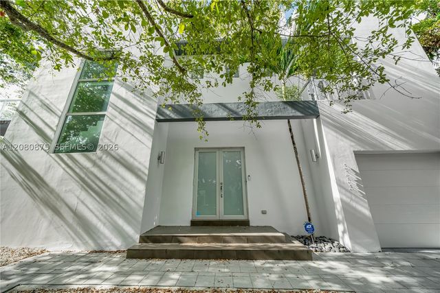 3253 Mcdonald St 3253, Miami, FL 33133
