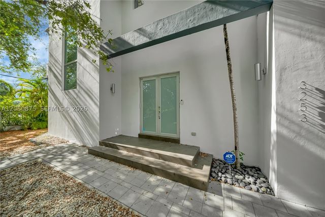 3253 Mcdonald St 3253, Miami, FL 33133