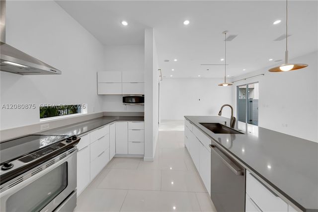 3253 Mcdonald St 3253, Miami, FL 33133