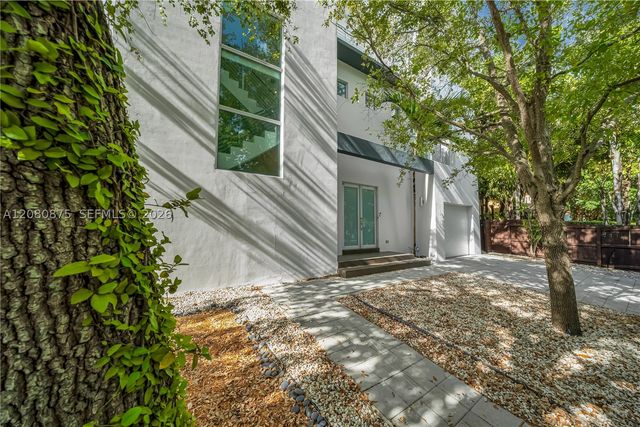 3253 Mcdonald St 3253, Miami, FL 33133