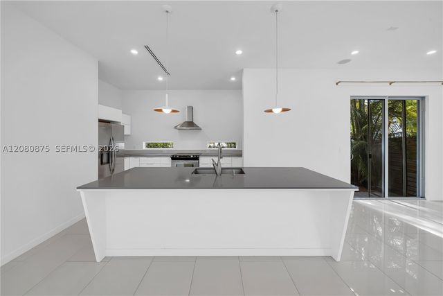 3253 Mcdonald St 3253, Miami, FL 33133