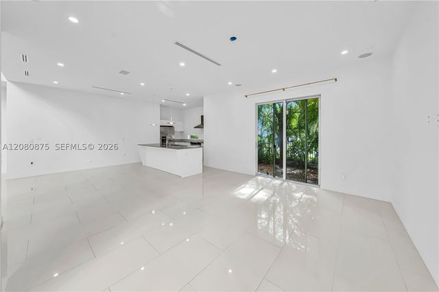 3253 Mcdonald St 3253, Miami, FL 33133
