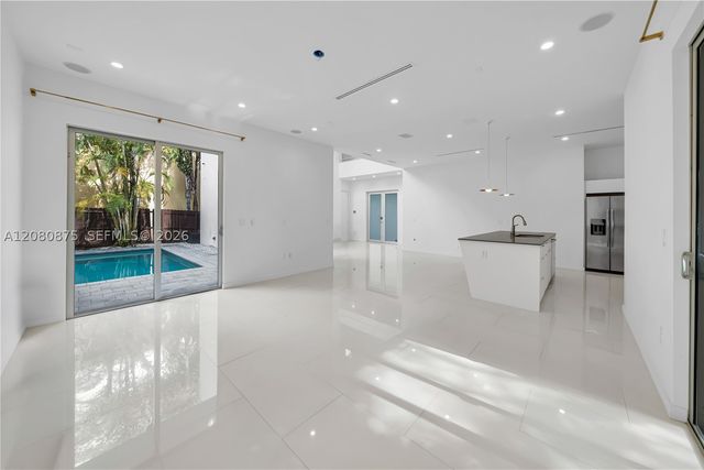 3253 Mcdonald St 3253, Miami, FL 33133