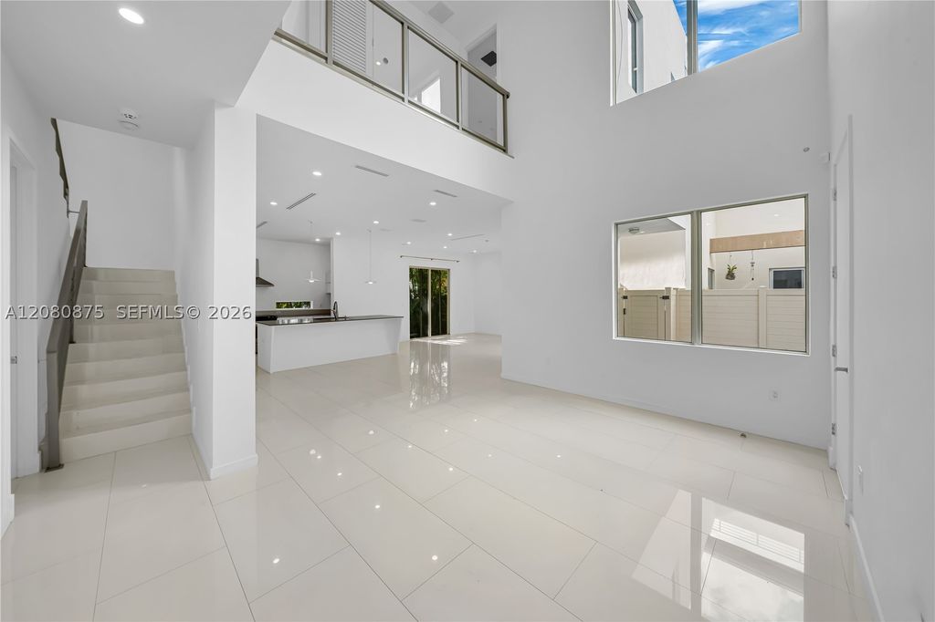 3253 Mcdonald St 3253, Miami, FL 33133