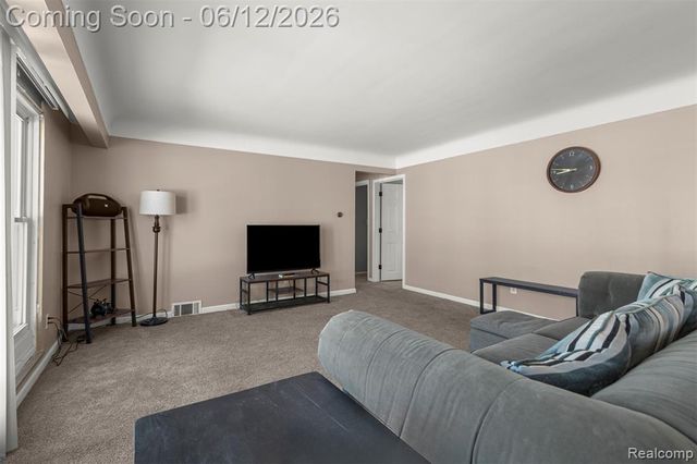 27827 Lyndon Street, Livonia, MI 48154