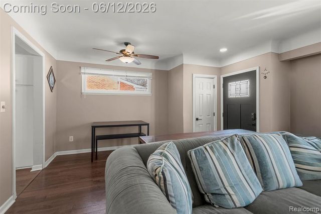 27827 Lyndon Street, Livonia, MI 48154