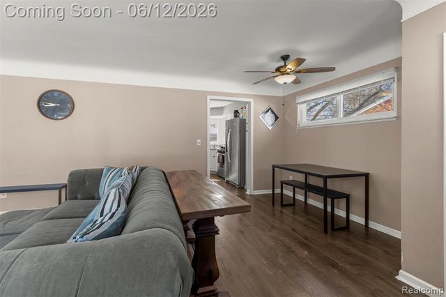 27827 Lyndon Street, Livonia, MI 48154