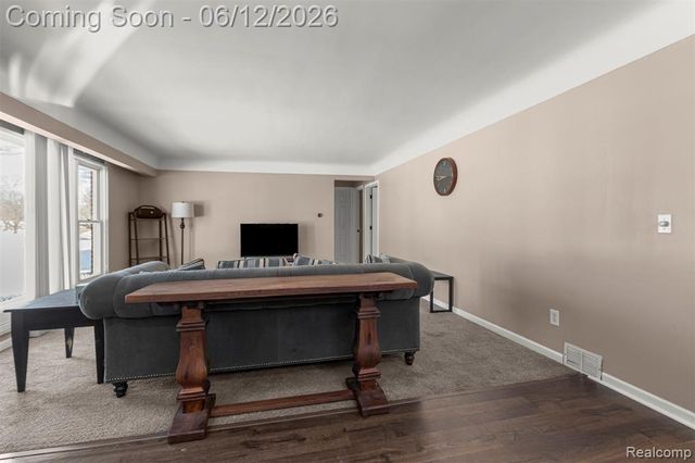 27827 Lyndon Street, Livonia, MI 48154