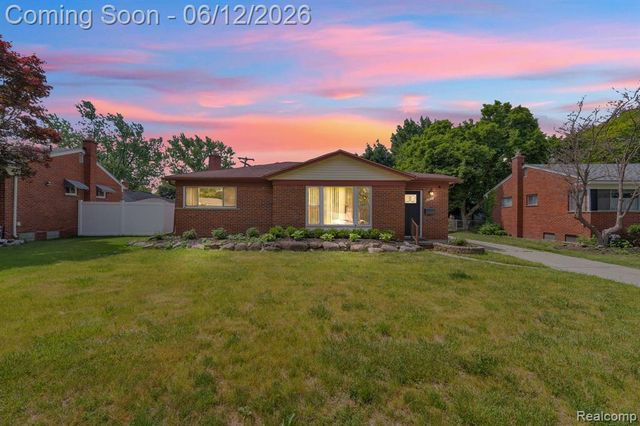 27827 Lyndon Street, Livonia, MI 48154