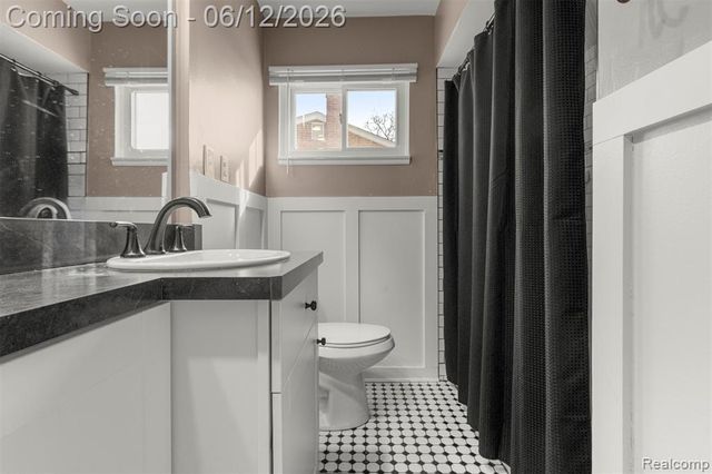 27827 Lyndon Street, Livonia, MI 48154