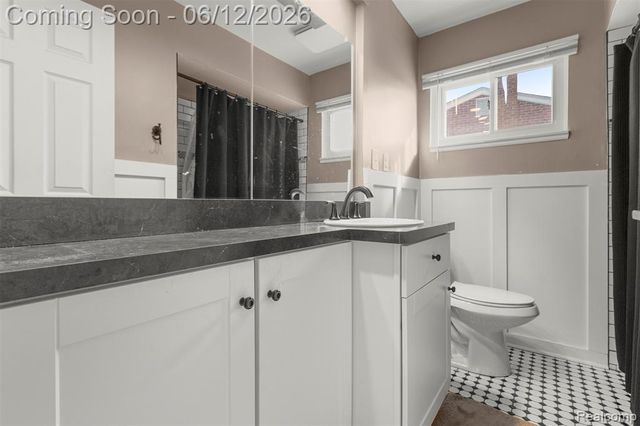 27827 Lyndon Street, Livonia, MI 48154