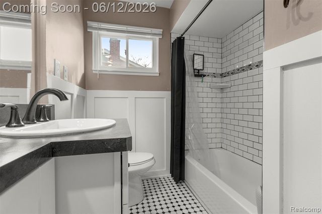 27827 Lyndon Street, Livonia, MI 48154
