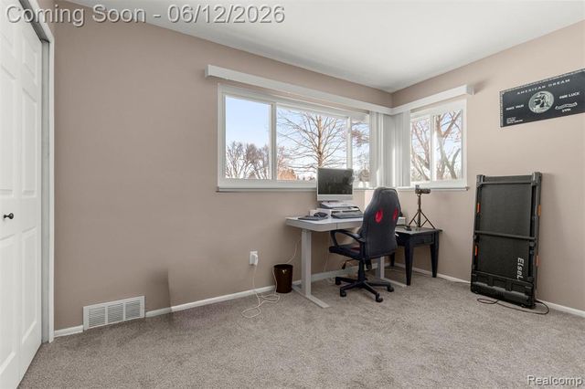 27827 Lyndon Street, Livonia, MI 48154