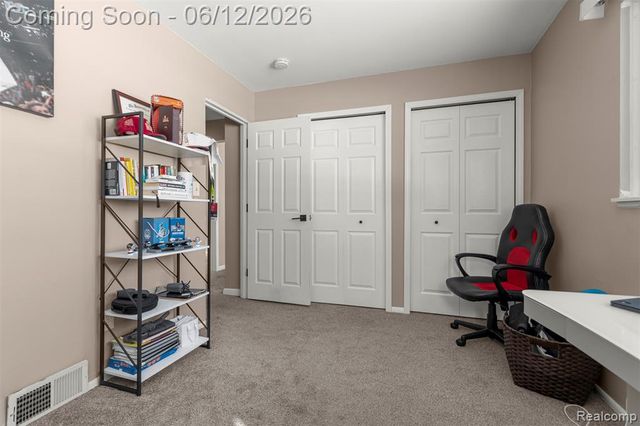 27827 Lyndon Street, Livonia, MI 48154