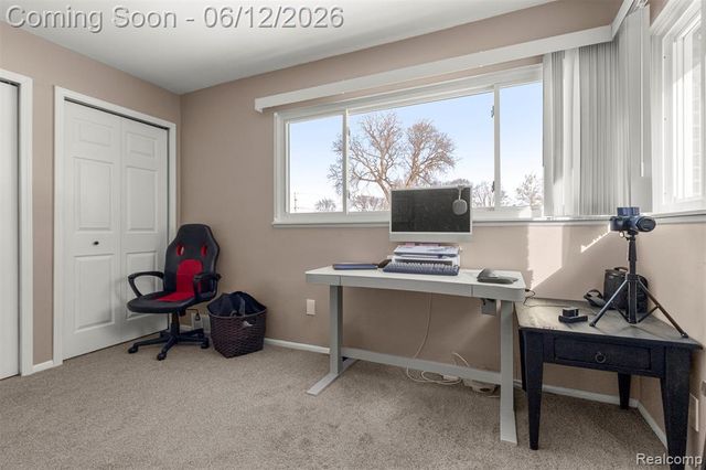 27827 Lyndon Street, Livonia, MI 48154