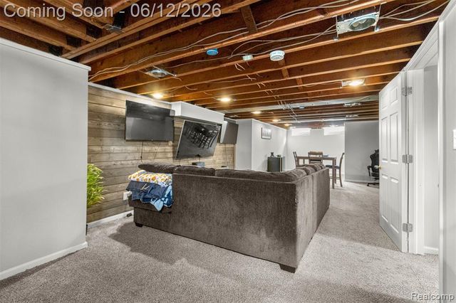 27827 Lyndon Street, Livonia, MI 48154