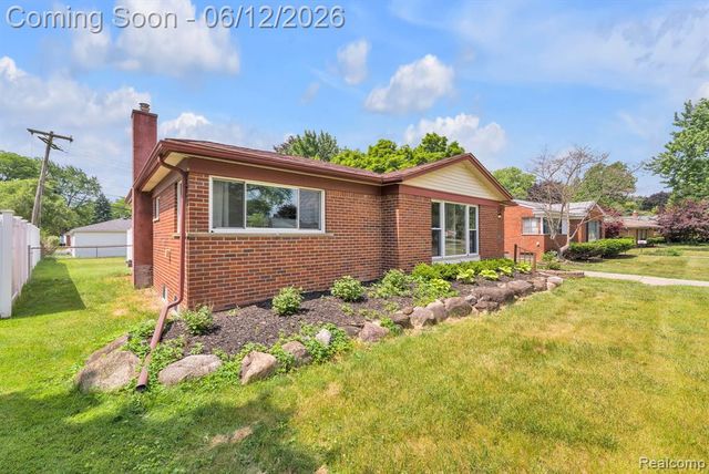 27827 Lyndon Street, Livonia, MI 48154