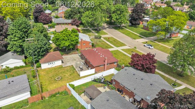 27827 Lyndon Street, Livonia, MI 48154