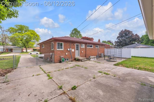 27827 Lyndon Street, Livonia, MI 48154