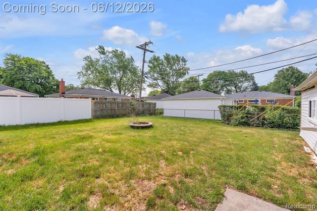 27827 Lyndon Street, Livonia, MI 48154