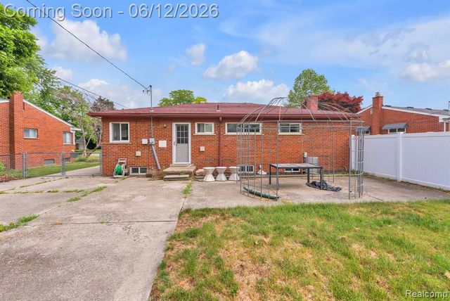 27827 Lyndon Street, Livonia, MI 48154