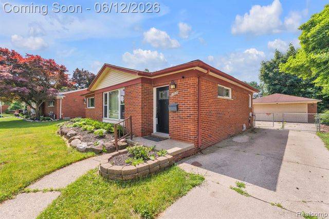 27827 Lyndon Street, Livonia, MI 48154