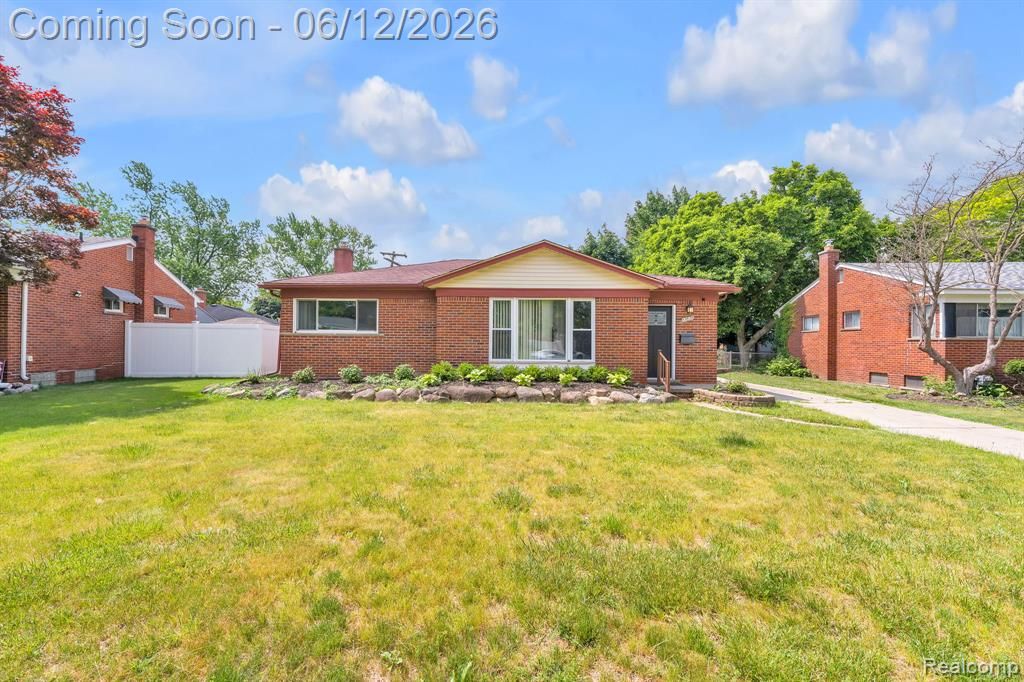 27827 Lyndon Street, Livonia, MI 48154