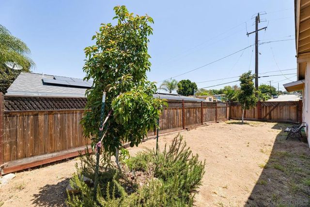 741 Magarian Rd, Fallbrook, CA 92028
