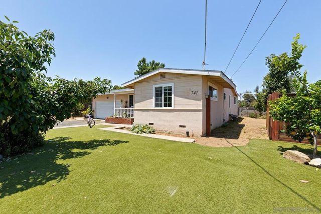 741 Magarian Rd, Fallbrook, CA 92028