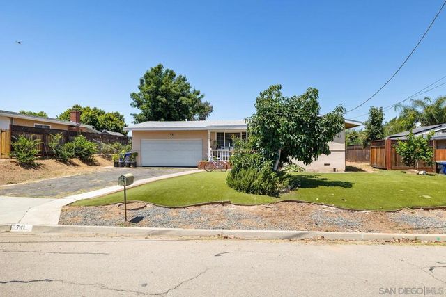 741 Magarian Rd, Fallbrook, CA 92028