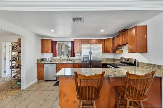 741 Magarian Rd, Fallbrook, CA 92028