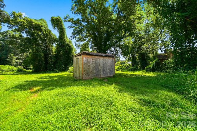 136 South Main Street, Granite Falls, NC 28630
