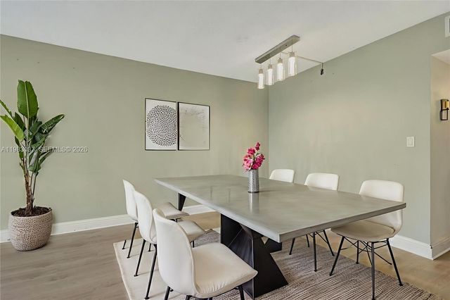 20100 W Country Club Dr 403, Aventura, FL 33180