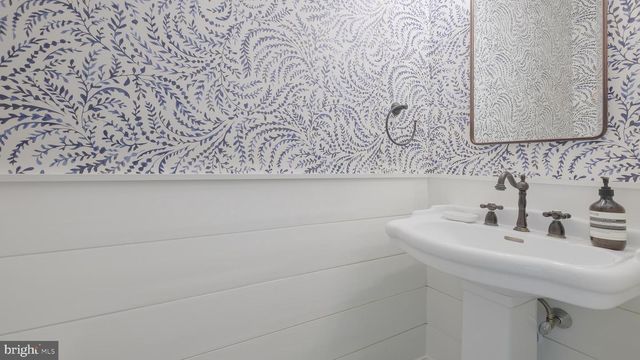 203 CLIVEDEN DR, Newtown, PA 18940