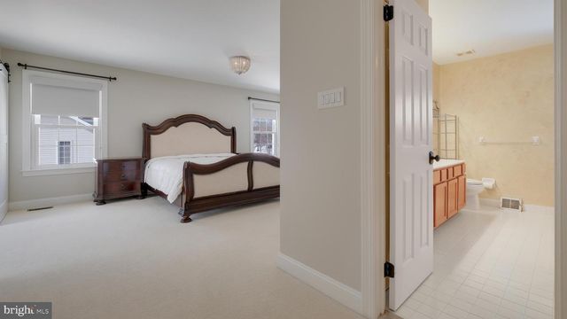 203 CLIVEDEN DR, Newtown, PA 18940