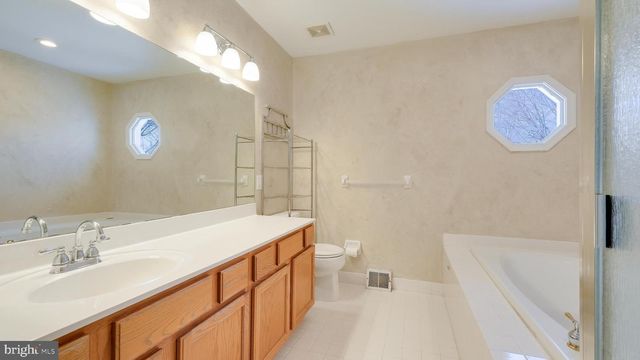 203 CLIVEDEN DR, Newtown, PA 18940