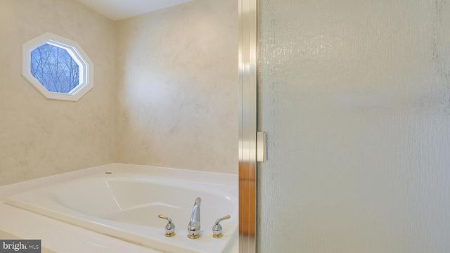 203 CLIVEDEN DR, Newtown, PA 18940