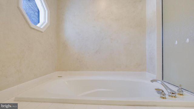 203 CLIVEDEN DR, Newtown, PA 18940