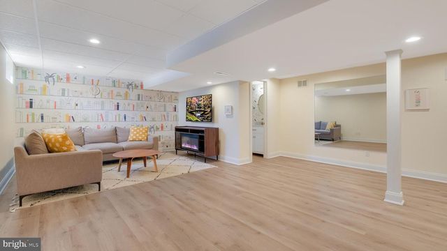 203 CLIVEDEN DR, Newtown, PA 18940