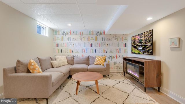 203 CLIVEDEN DR, Newtown, PA 18940