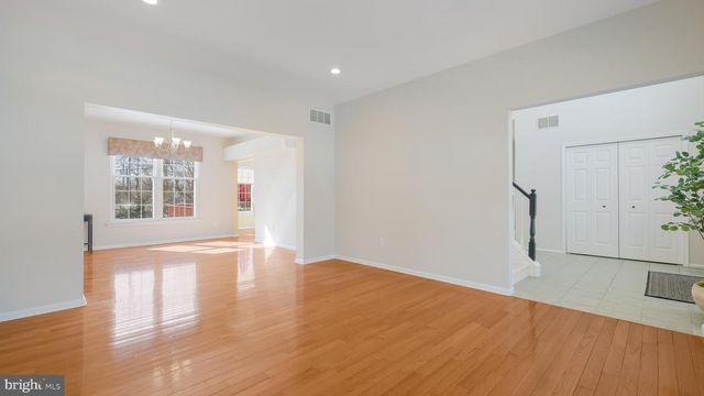 203 CLIVEDEN DR, Newtown, PA 18940