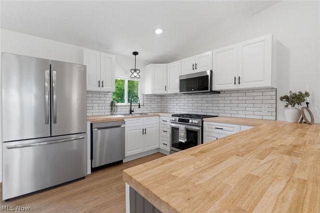 1730 Ledgewood Boulevard NE, Massillon, OH 44646