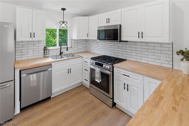 1730 Ledgewood Boulevard NE, Massillon, OH 44646