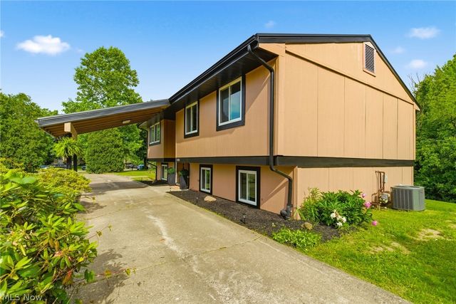 1730 Ledgewood Boulevard NE, Massillon, OH 44646