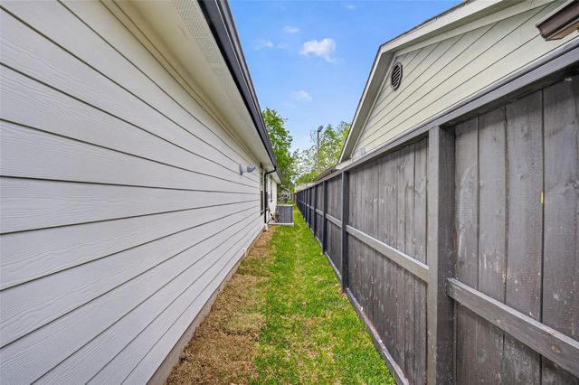 808 Avenue E, South Houston, TX 77587