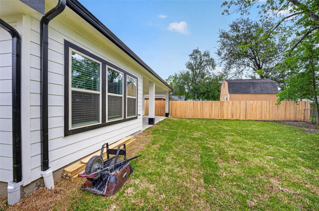 808 Avenue E, South Houston, TX 77587