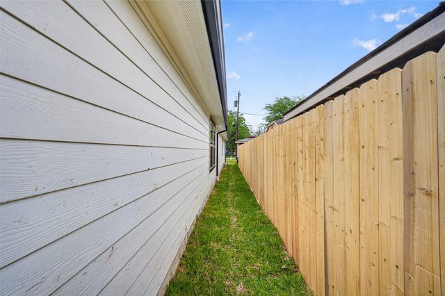 808 Avenue E, South Houston, TX 77587