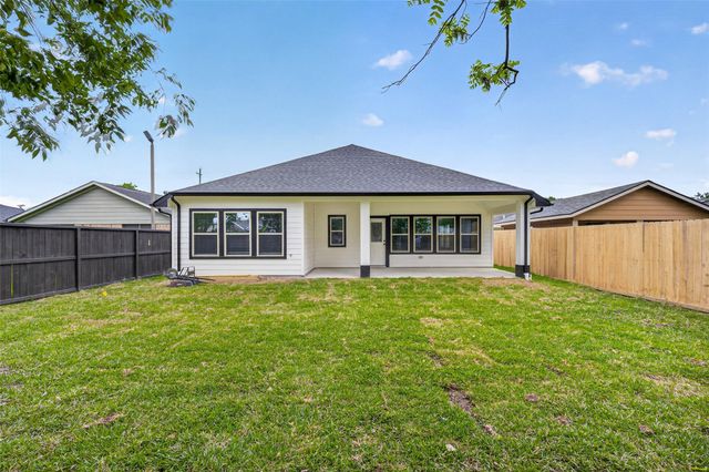 808 Avenue E, South Houston, TX 77587