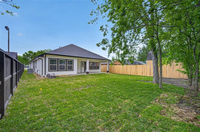 808 Avenue E, South Houston, TX 77587