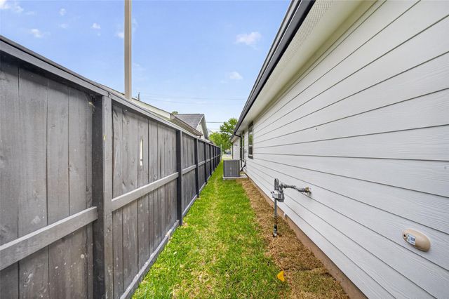 808 Avenue E, South Houston, TX 77587
